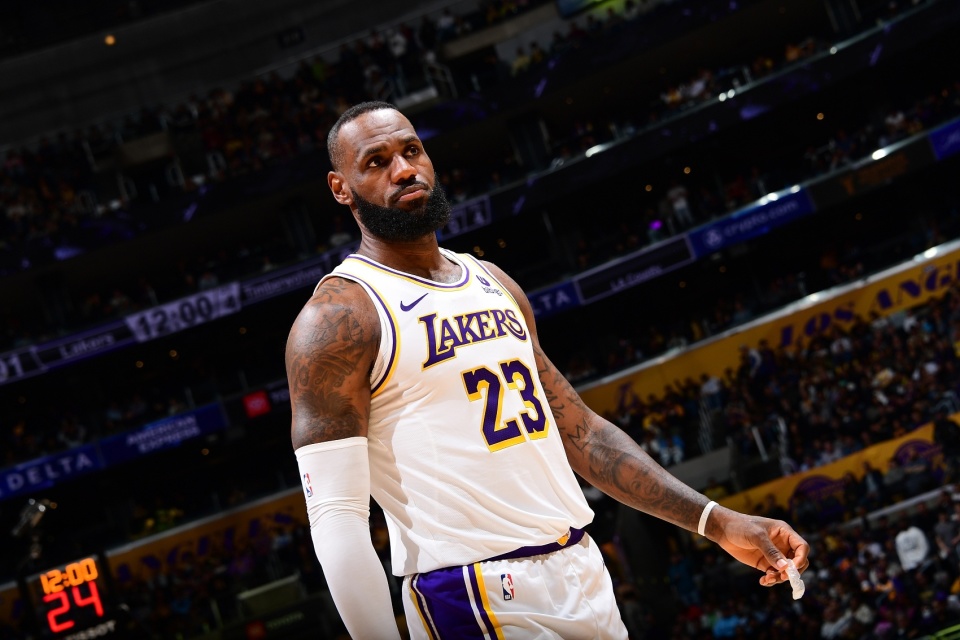 湖人队客场比赛以分优势力克篮网队的简单介绍