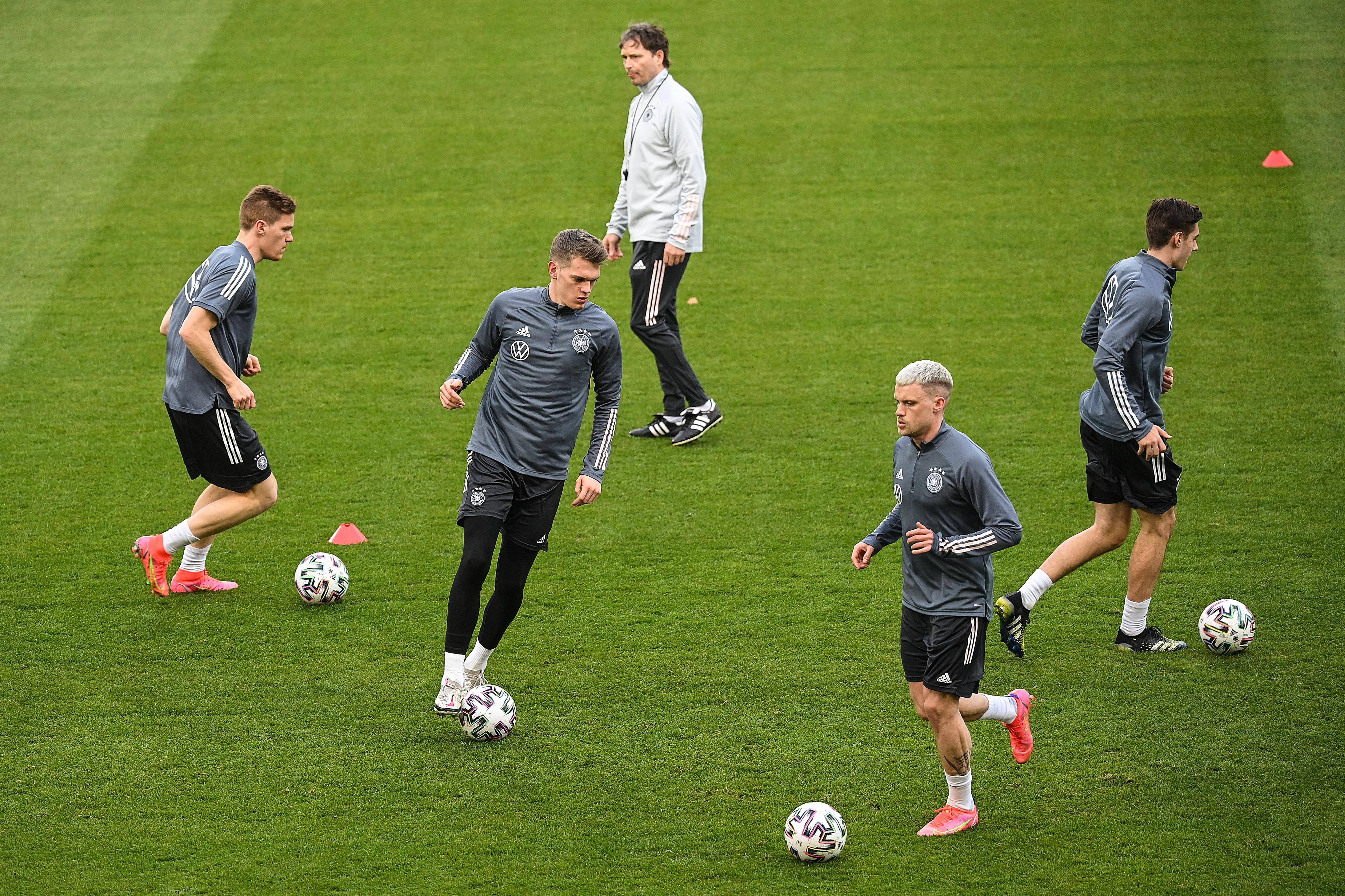 包含芬兰队意外表现成功杀入欧国联半决赛的词条