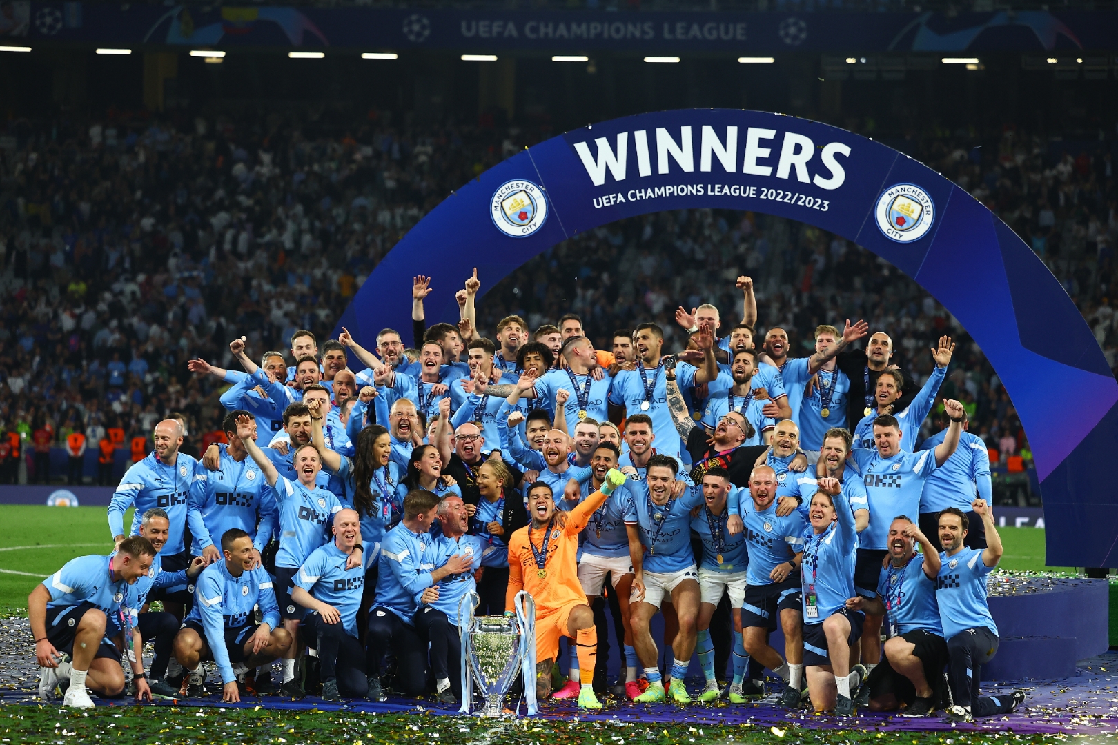 包含曼城大获全胜，确保晋级四强席位！的词条