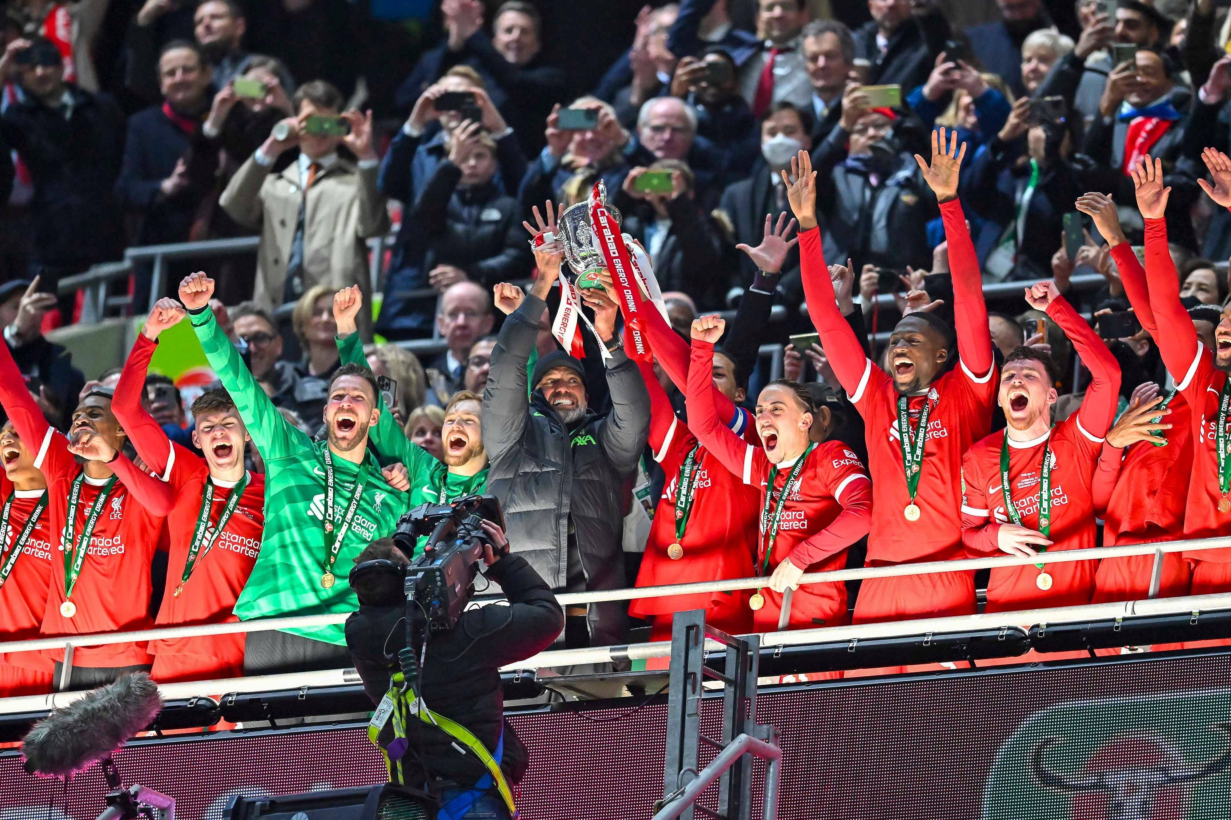 曼联在亚冠比赛中惊险击败对手! 曼联在亚冠比赛中惊险击败对手!