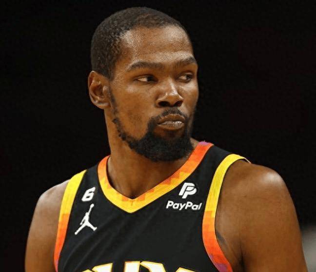 包含体育界又一传奇！篮球巨星战胜疾病重返球场的词条