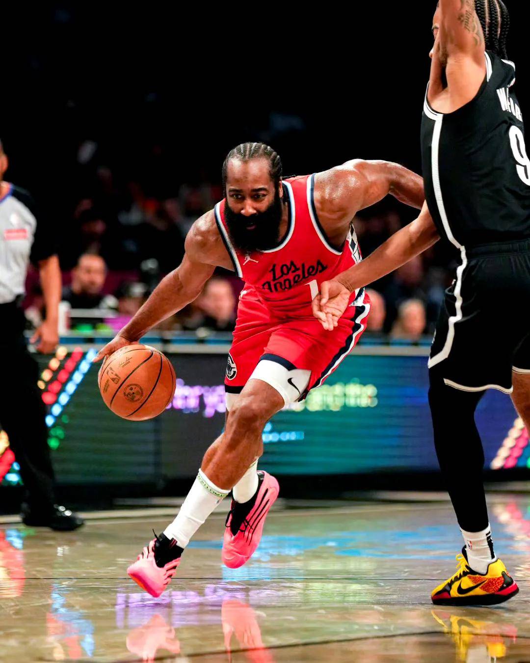 哈登关键时刻发威，篮网逆转战绩