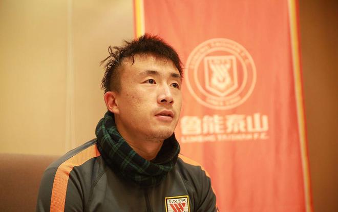 包含利万特主教练外貌帅气，球队风采高涨的词条