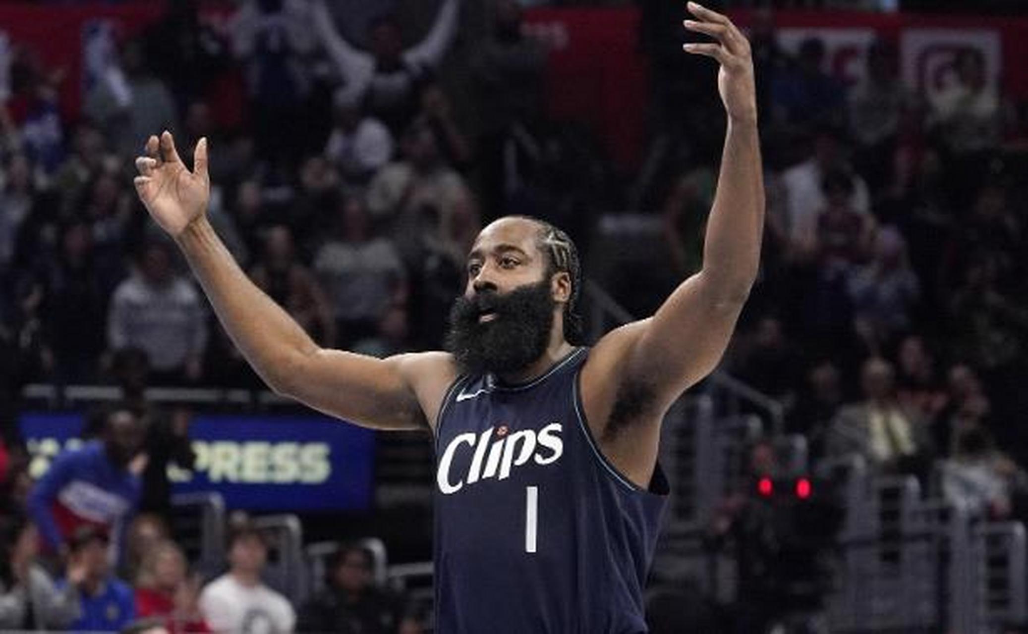 九游官网-关于马刺主场大胜快船，表现出色进攻端的信息