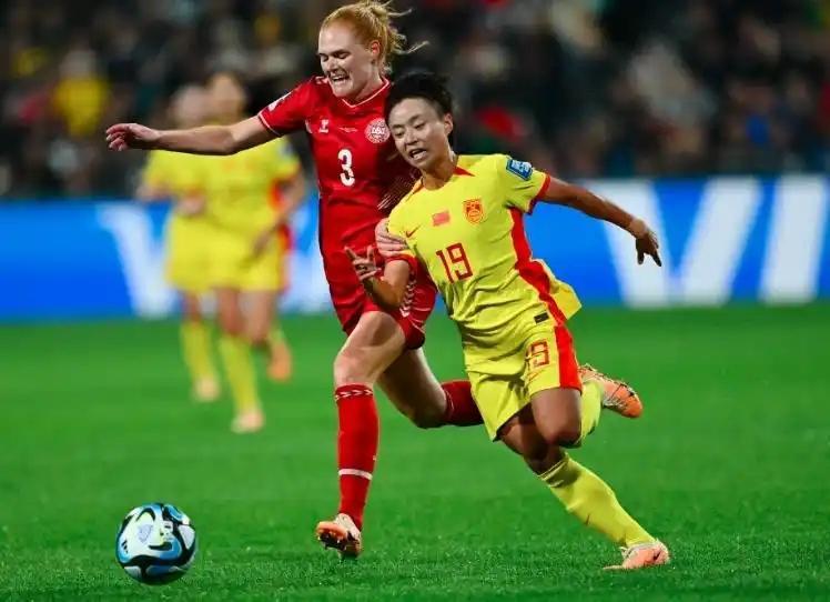 中国女球队踢出一场惊艳比赛,勇夺胜利的简单介绍 中国女球队踢出一场惊艳比赛,勇夺胜利的简单介绍