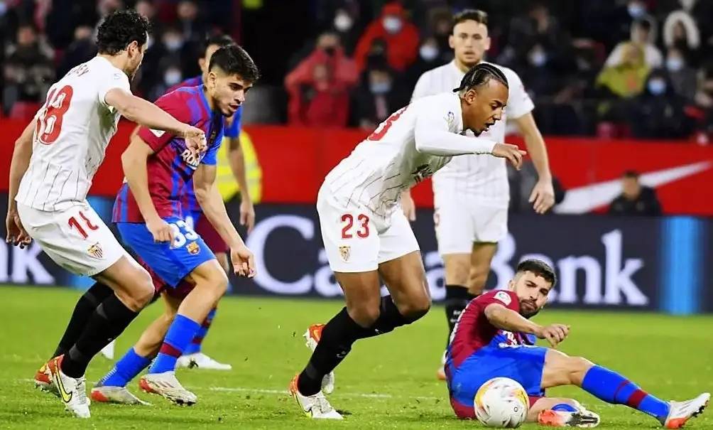 塞维利亚队继续保持不败记录，冲击联赛前四