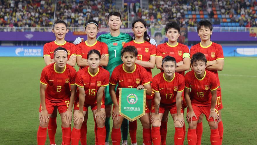 双方球队实力对比，足球比赛悬念重重