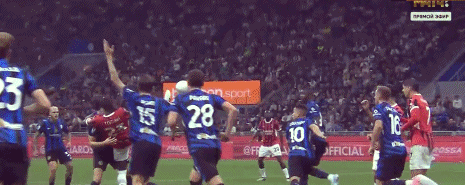 米兰德比战激烈展开，AC米兰险胜国际米兰的简单介绍