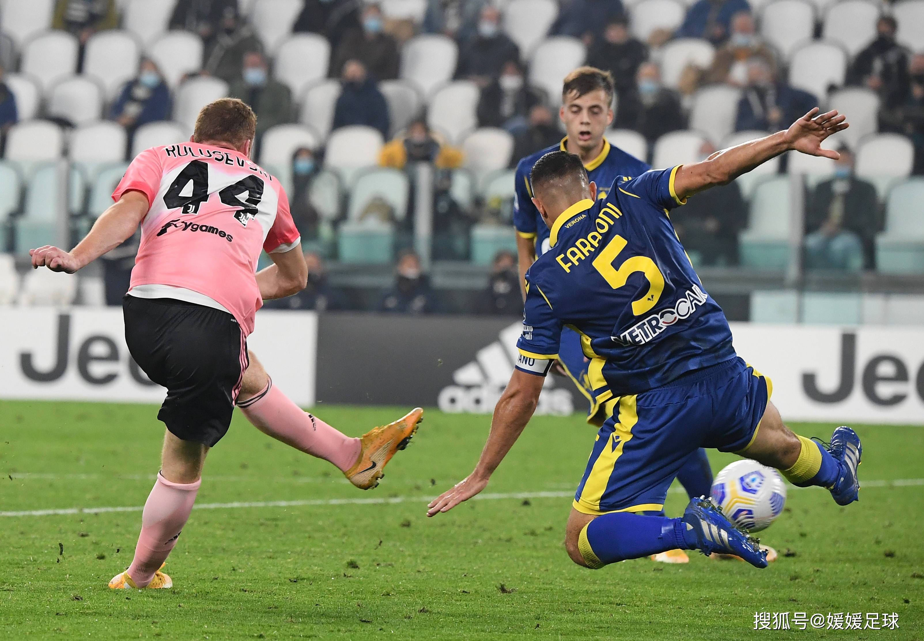 包含利兹联主场取胜，保持不败纪录的词条