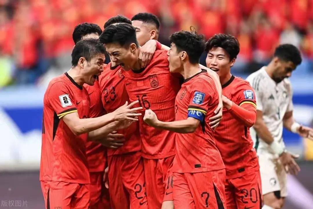 包含足球比赛独家花絮曝光，球迷关注的词条