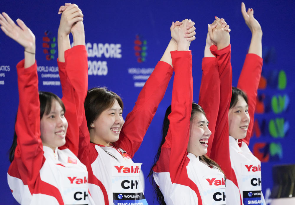 游泳混合泳接力女子决赛选手风采