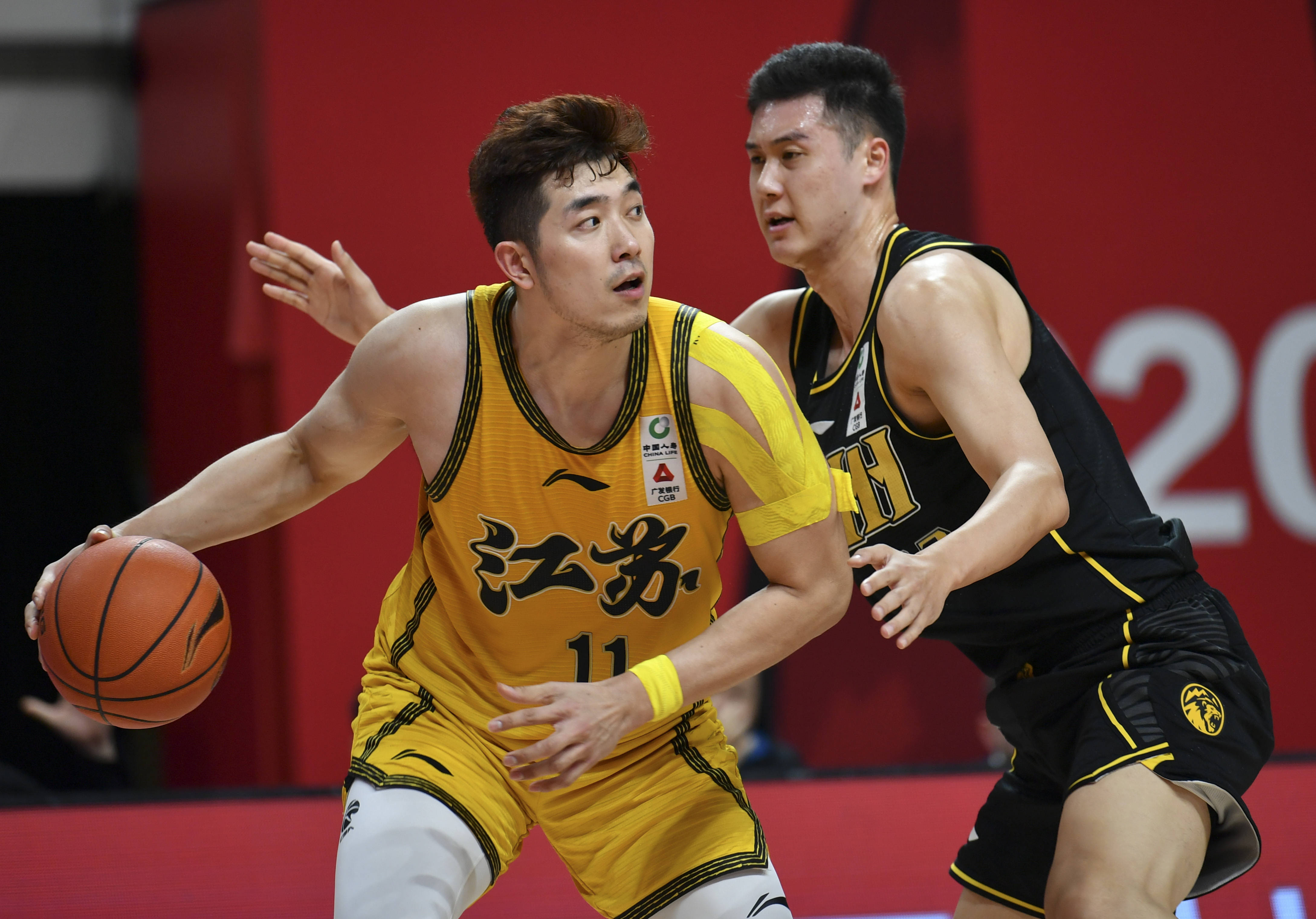 新加盟球员展现实力,助球队取胜 新加盟球员展现实力,助球队取胜