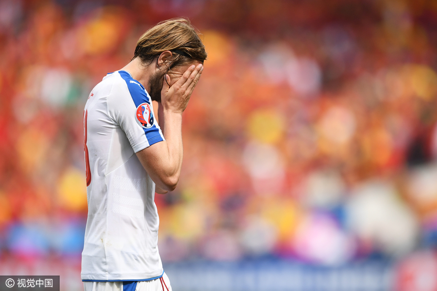 九游娱乐首页-荷兰队惨遭捷克逆转，绝杀球引发球迷愤怒