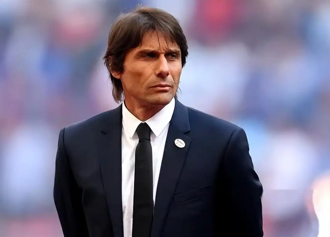 包含欧洲传奇球员在退役后成为教练，影响深远的词条