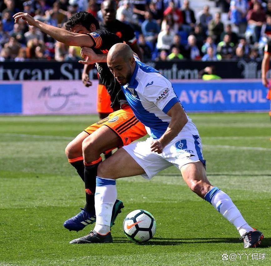 瓦伦西亚主场轻松击败对手保持不败