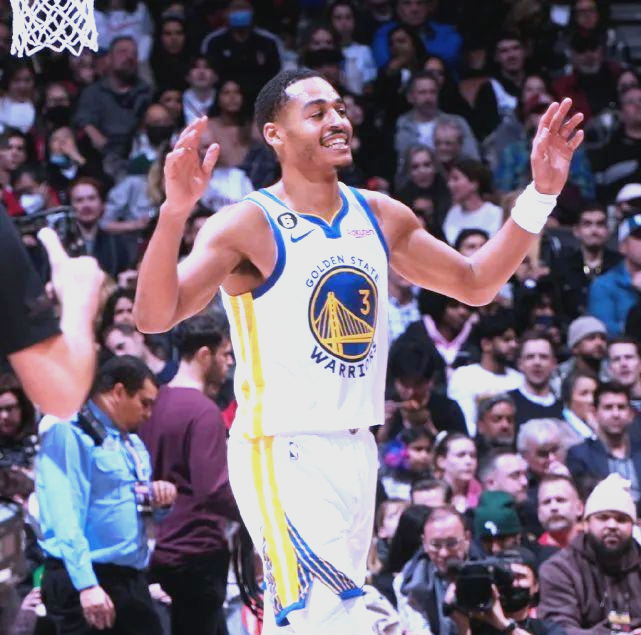 勇士客场击败猛龙,继续领跑西部 勇士客场击败猛龙,继续领跑西部