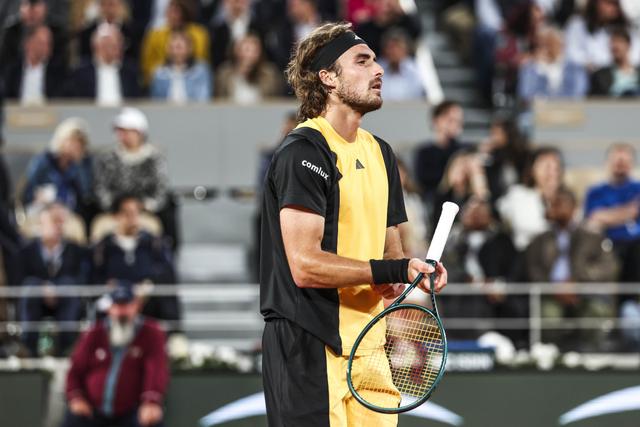 九游APP-西班牙网球队绝地反击日本网球队，西西帕斯爆发神勇的简单介绍