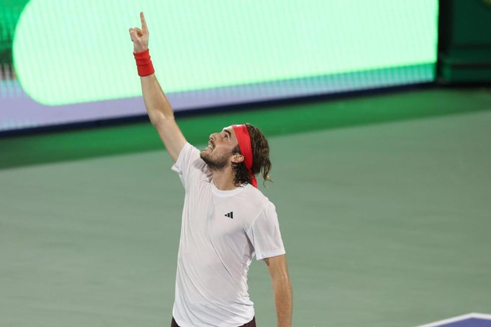 西班牙网球队绝地反击日本网球队，西西帕斯爆发神勇的简单介绍