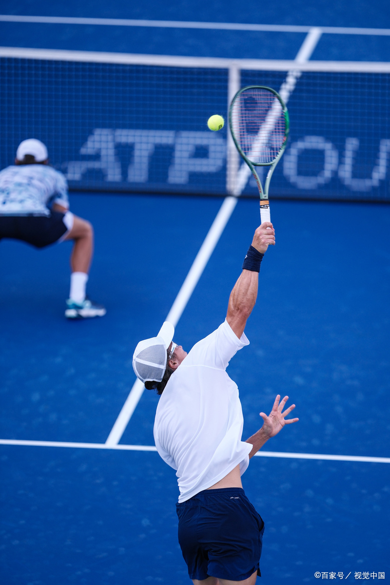 一场经典之战!网球点燃球迷热情 一场经典之战!网球点燃球迷热情