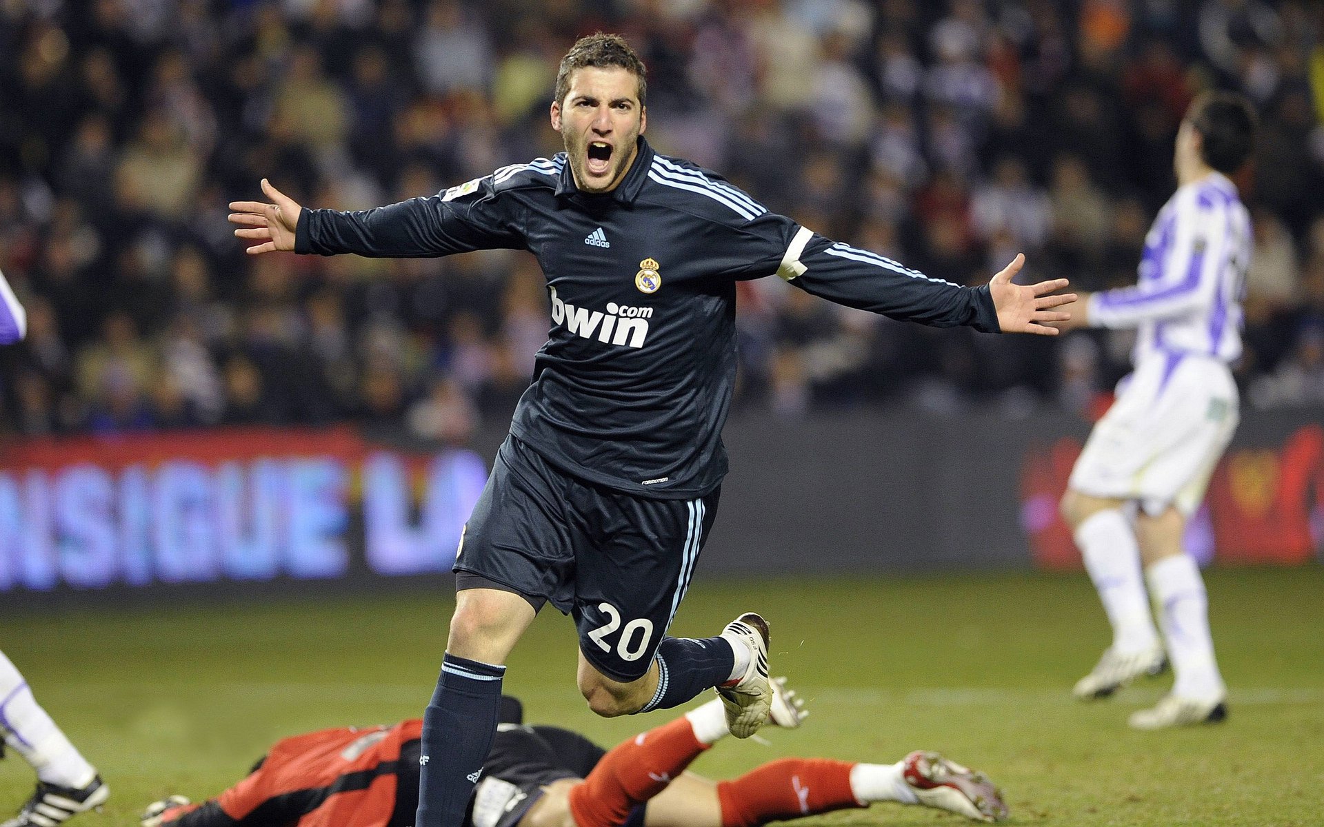 库尔图瓦只手擎天，曼城苏格兰登顶路摧折于叹息之墙